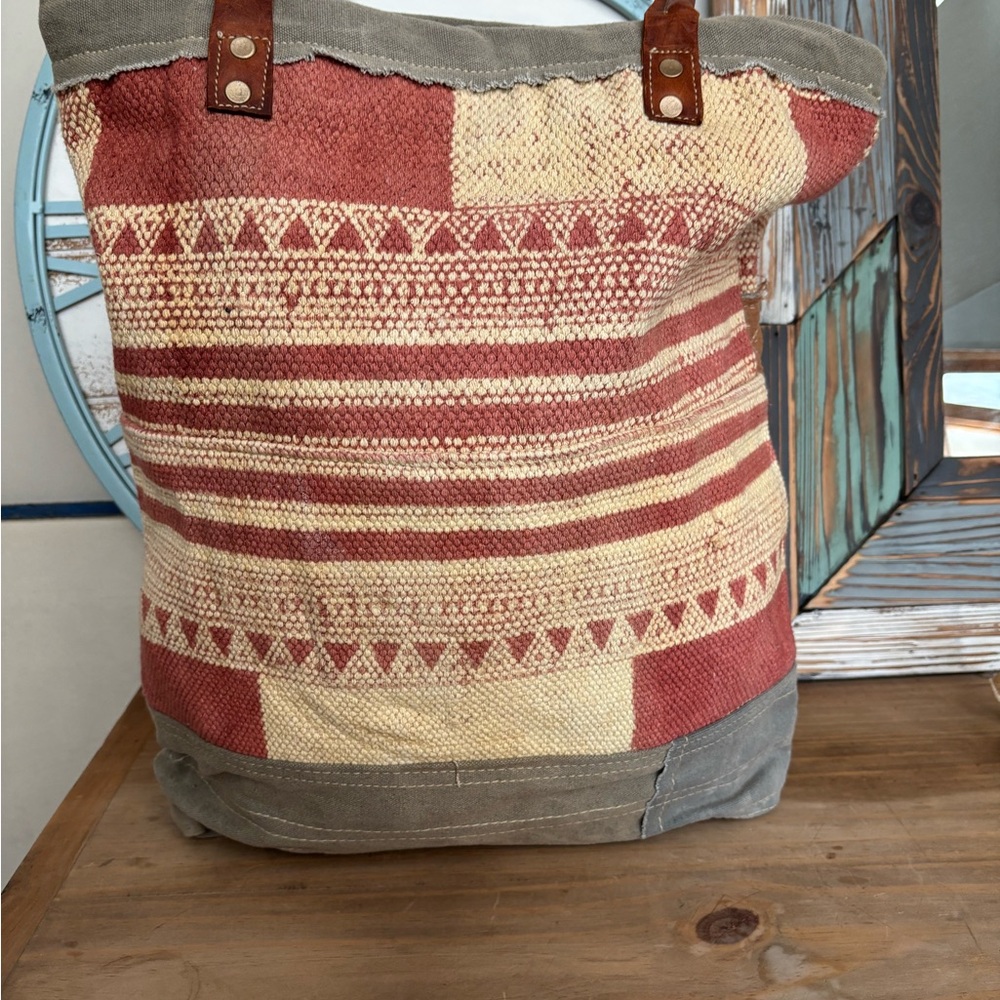 Handmade Duffel Bag Detail Barrel Shack $225 NWT! - Picture 2 of 4